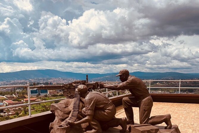 Kigali Day Tour With Lunch and Pickup Service - Choosing between art and the market