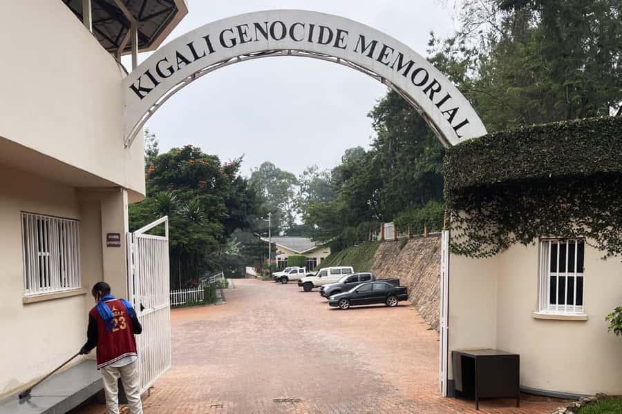 Kigali: Guided City Tour let us learn, enjoy together ❤️ - Inema Arts Center and modern Rwandan creativity