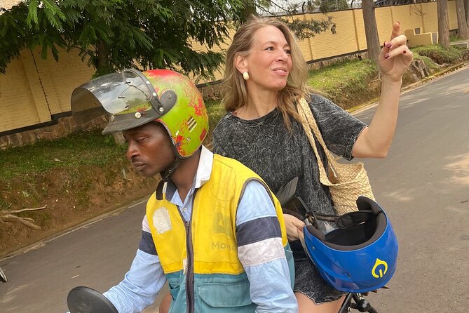 Kigali's city tour with Aline - A three-hour introduction to Kigali with Aline