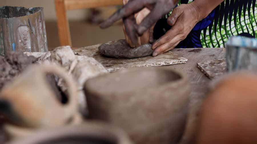 Kigali: Traditional Kubumba Pottery Making with Local Women - What happens during the one-hour session