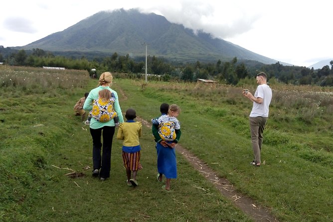 Scenic walk around volcanoes - A gentle introduction to Volcanoes National Park